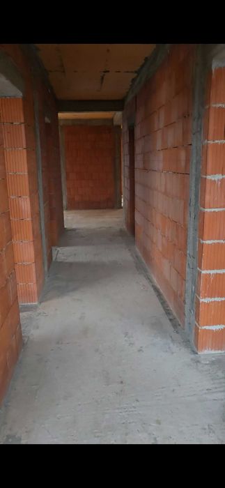 Casa la rosu in Cheriu