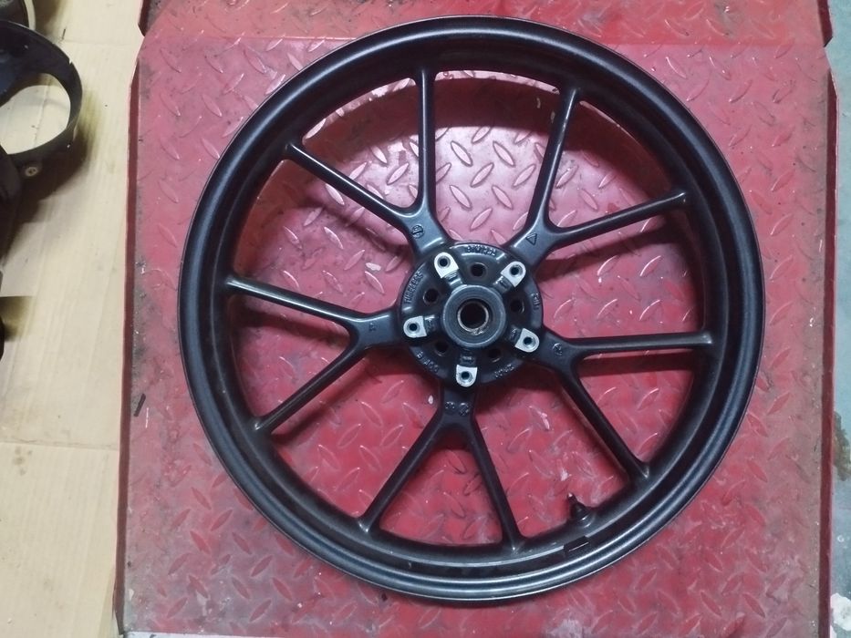 Roti fata si spate pentru Triumph street twin