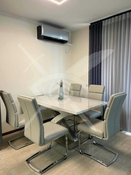 Дава се под наем Тристаен апартамент в Варна, Червен площад - 106 кв.м за 1250 € - Снимка #2