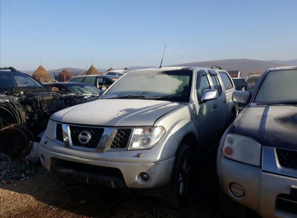 Dezmembrez nissan navara pathfinder