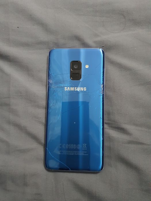 Продам самсунг А 8