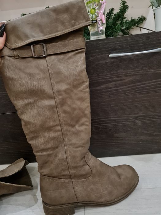 Зимни кафяви ботуши