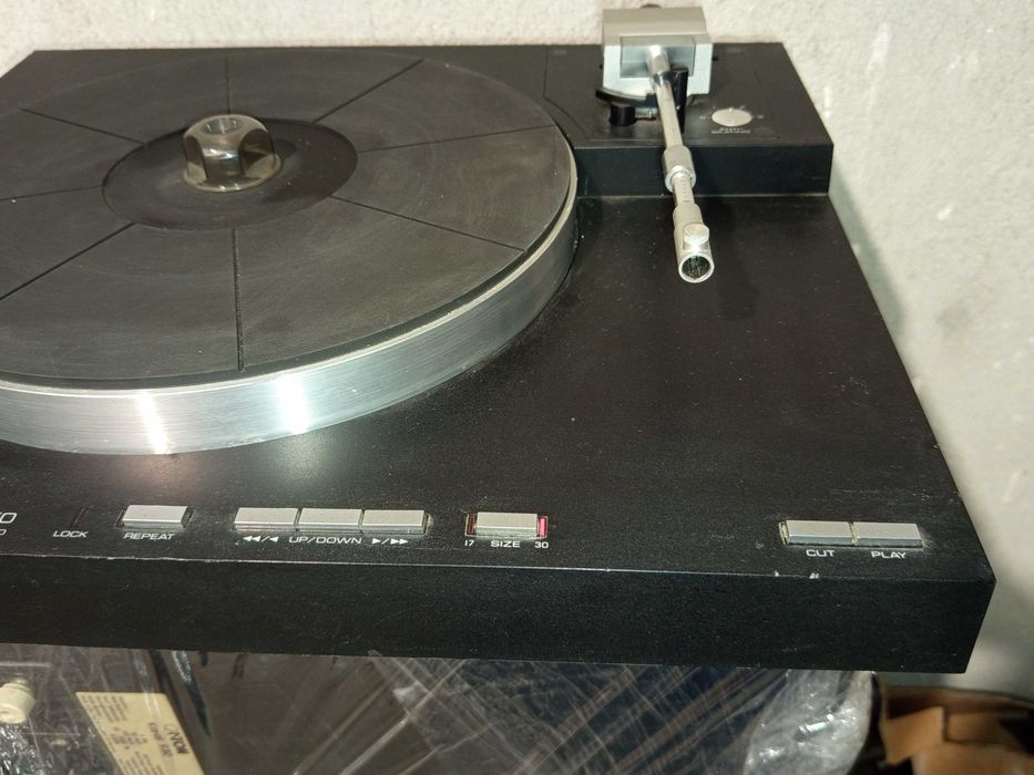 Колекционерски грамофон Yamaha P-850