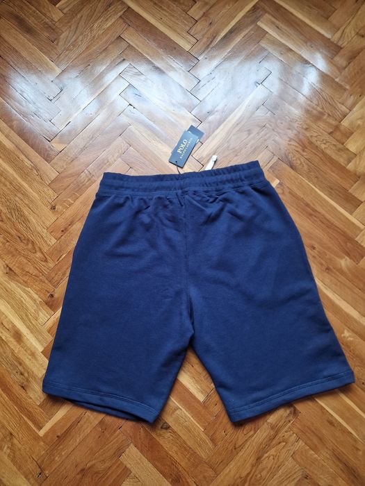 Мъжки къси панталони POLO RALPH LAUREN  размер S M L XL
Най-висок клас материя и
изработка
Размери S M L XL 2XL 
Всеки един артикул разполага с QRкод
