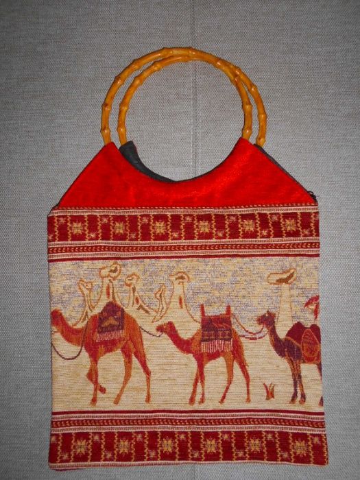 Голяма чанта с дълга дръжка, раница с арт принт и други