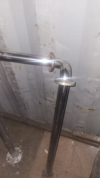 Поручень в бассейн