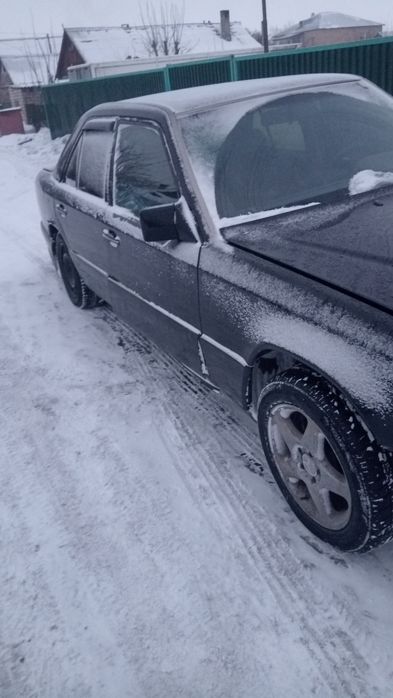 Продам запчасти на Мерседес 124