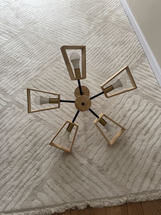 Продам люстру в отличном состоянии