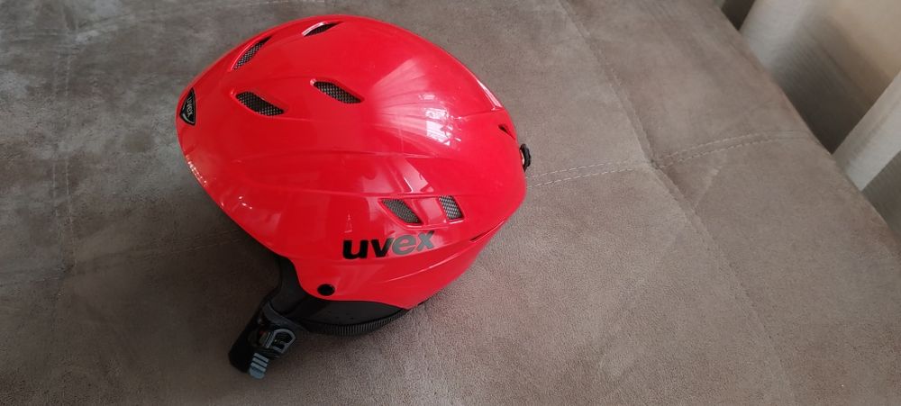 Детска ски каска Uvex