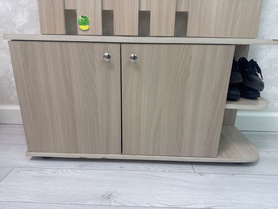 Прихожая с тумбой