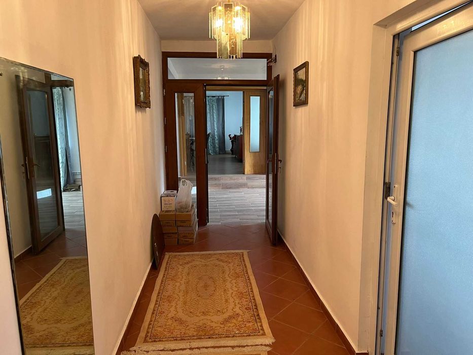 Vand Casa parter + mansarda 280 mp, teren 2300mp Valter Maracieanu