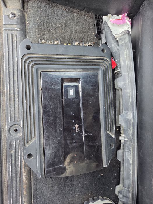 Усилитель для сабвуфера jbl