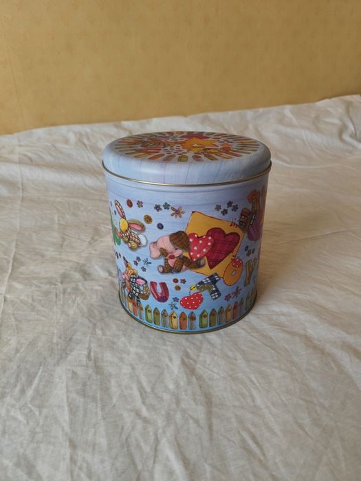 Нова метална кутия от панетоне