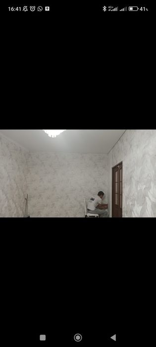 Поклейка обоев , Клеем обои