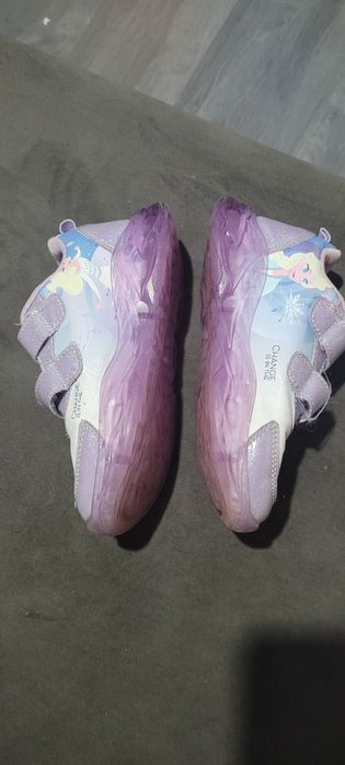 Adidasi Frozen cu lumini mar. 29