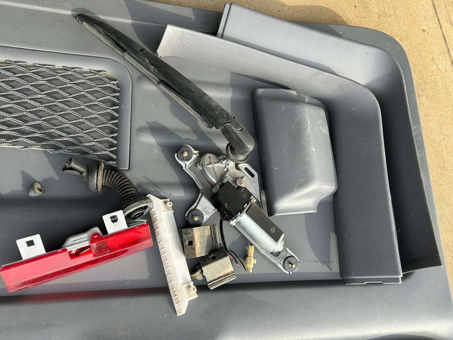 Комплект за врата багажник на Toyota RAV4