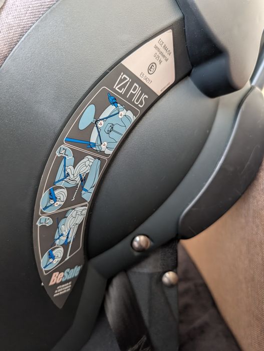Vând scaun auto BeSafe izi plus ( 4 luni - 5 ani )