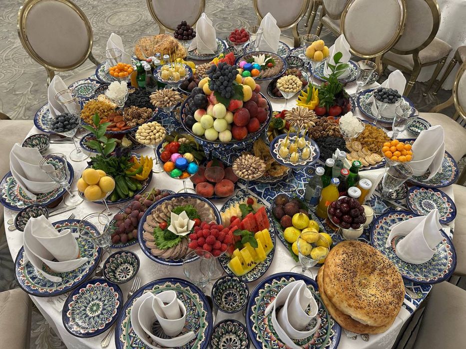 Prokat chini idishlar va stol stullar