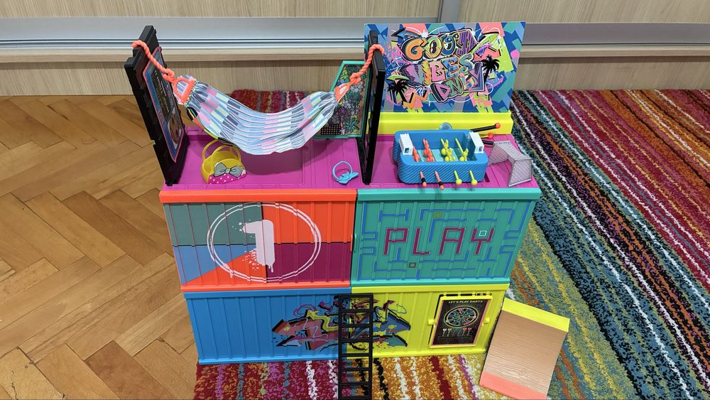 Vand casa de papusi L.O.L. Surprise! Clubhouse Remix