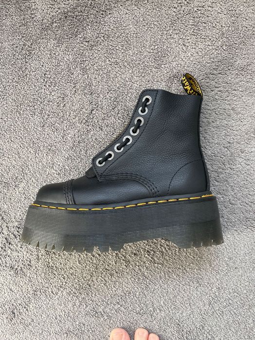 Bocanci dr martens