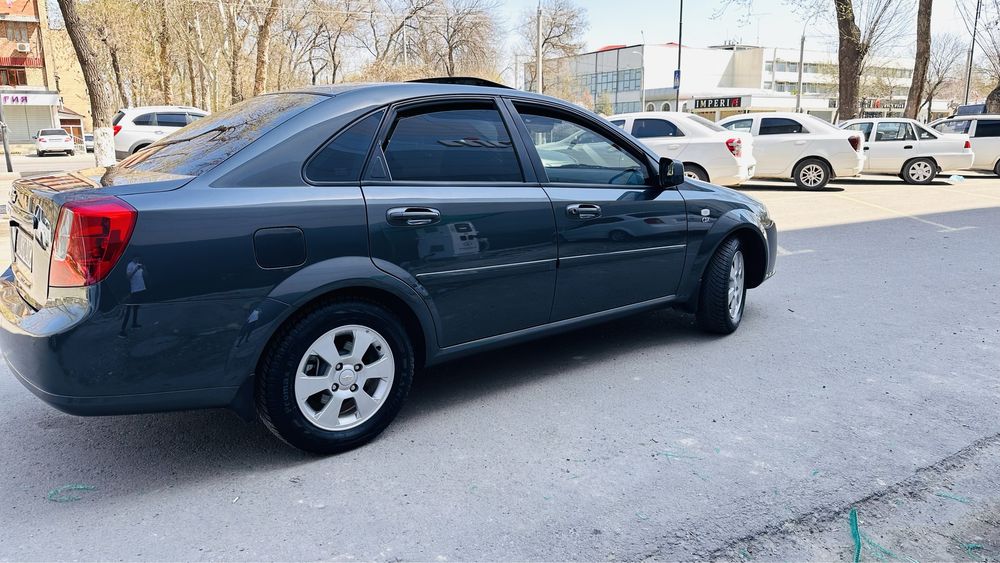Chevrolet Gentra Elegant Plus avtomat 70000 probeg . Kraska bor .