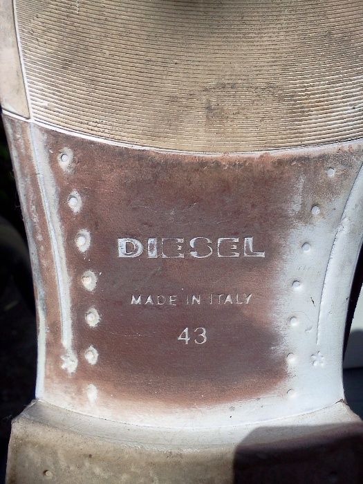 Pantofi Diesel eleganti piele intoarsa, ca si Noi , pret magazin 255 €