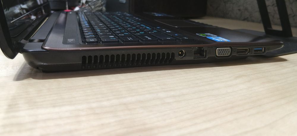 ASUS K53SC 15,6"/Core i3-2330M/3GB DDR3/320GB HDD/GeForce GT 520MX 1GB