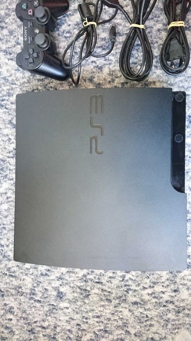 Конзола Sony PS3 Cech 3004A 320GB с джойстик кабели и 8 игри