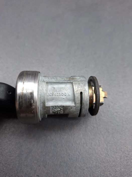 Contact cu cheie UC592300 A Ford Mondeo 1992 1.6 MT (90 hp)
