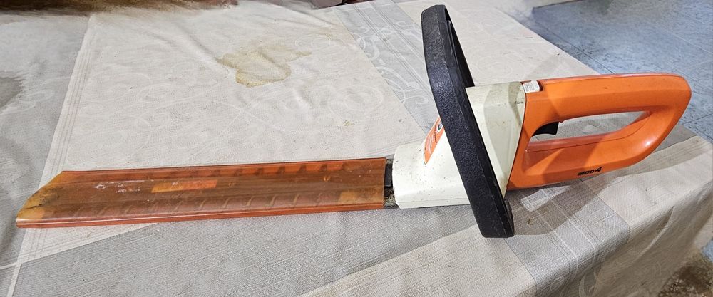 Храсторез Black&Decker