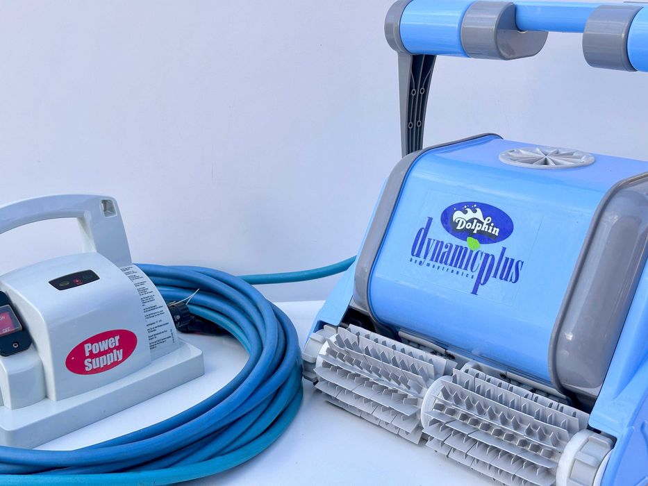 Robot curatare piscina Dolphin Dynamic Plus