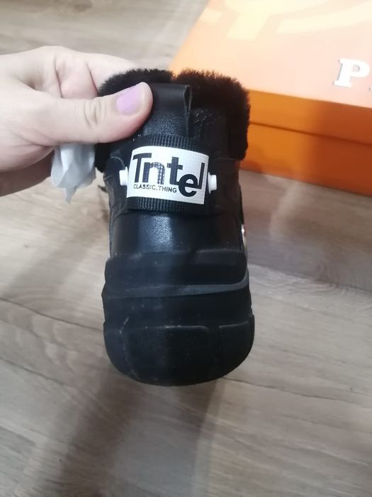 Зимние фирменные кроссовки