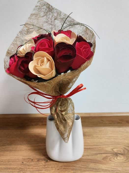 Букет от 19 вечни дървени рози.