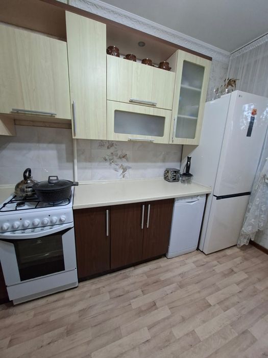 Продам кухонный гарнитур р-он Евразия
