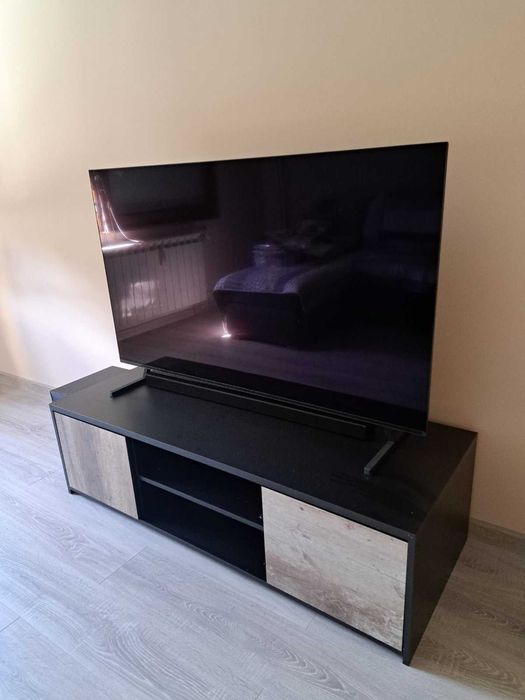 Черен шкаф за телевизор