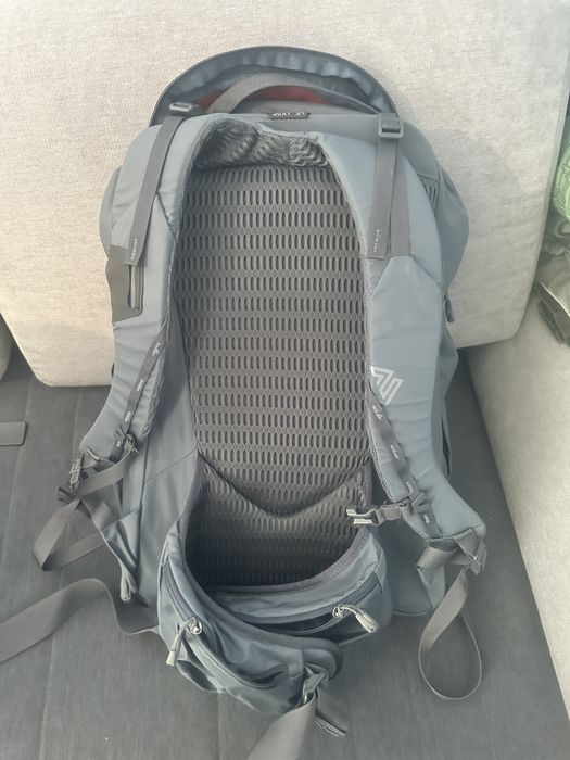 Туристическа раница Gregory Juxt 34 с отделяща се чанта за лаптоп