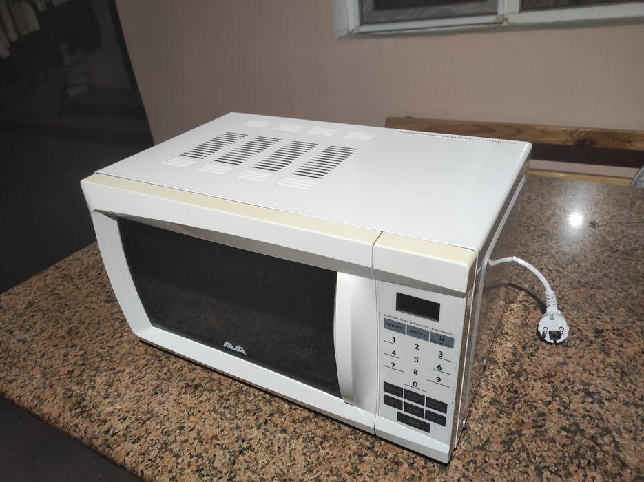 Продам микроволновую печь AVA