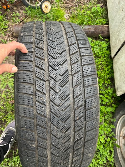 Гуми 265 40 r21  2 бр.