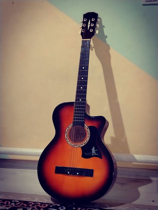 Гитара сатылады.