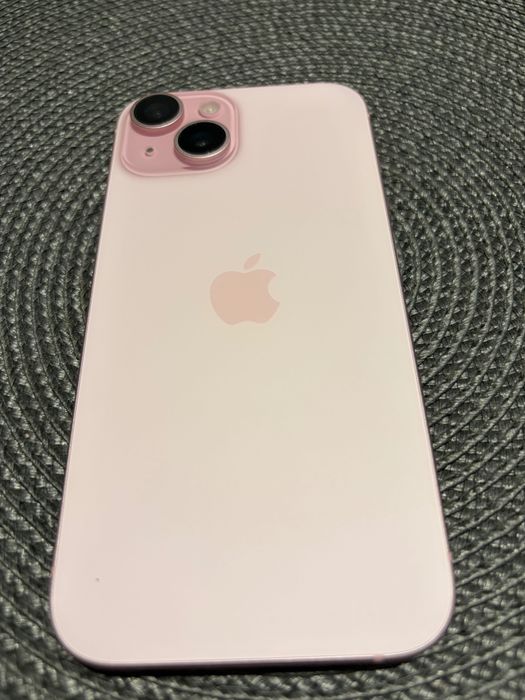 Телефон iPhone 15 pink