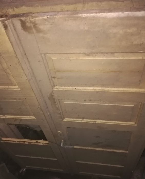 Usi și ferestre din lemn