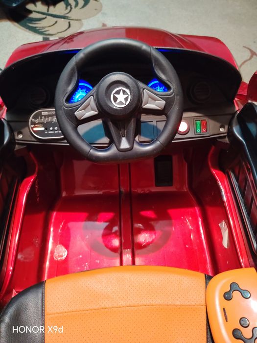 Продам машинку на акумляторе детский