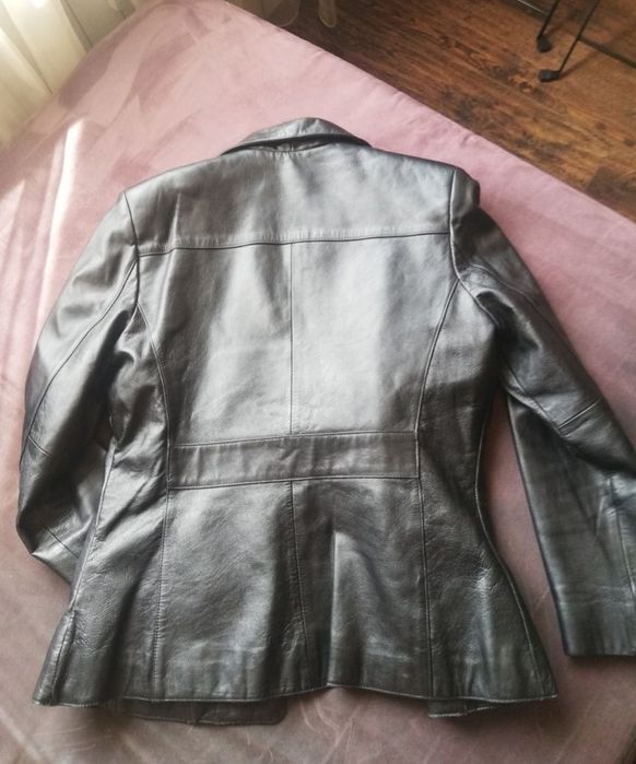 Естествена кожа сако М и черно сако Zara