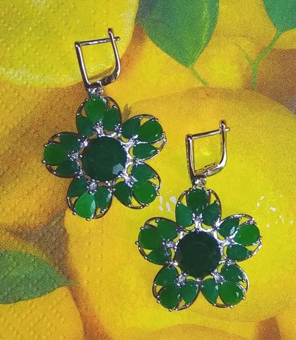 Серьги серебряные с изумрудами