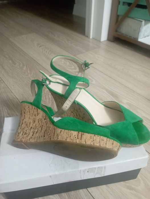 Женская обувь разные