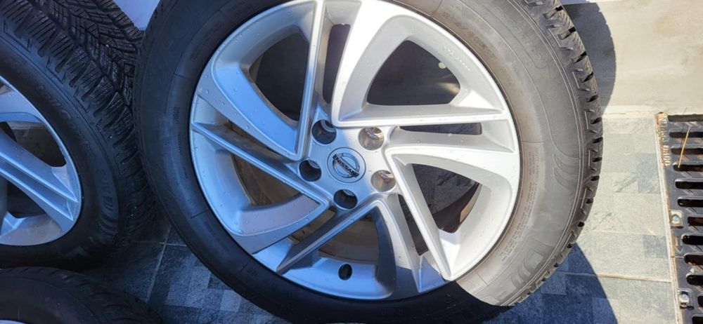 Гуми със джанти Нисан Джук