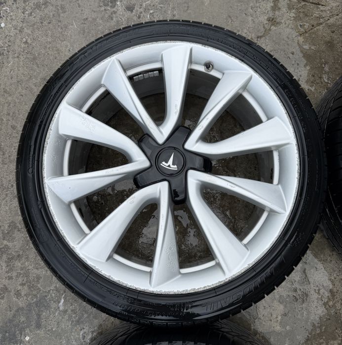 Jante / Roti Tesla Model 3 : 235 40 19