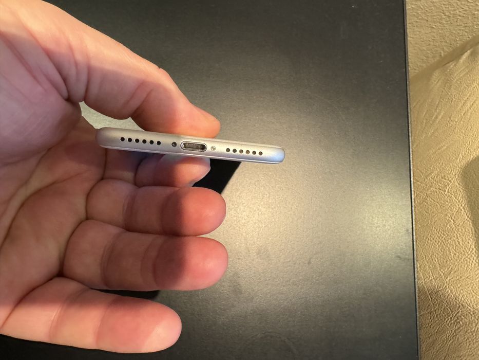 iPhone 7 32 gb бял