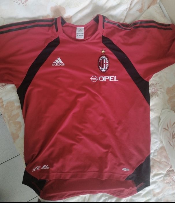 Тренировъчна тениска на Adidas за италианския гранд AC Milan