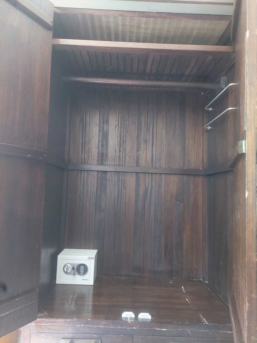 (спешно) Красив старинен ретро гардероб от масивна дървесина